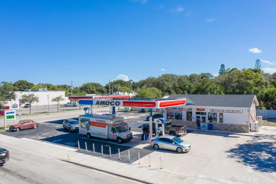 A gas station with cars parked at the pumps.